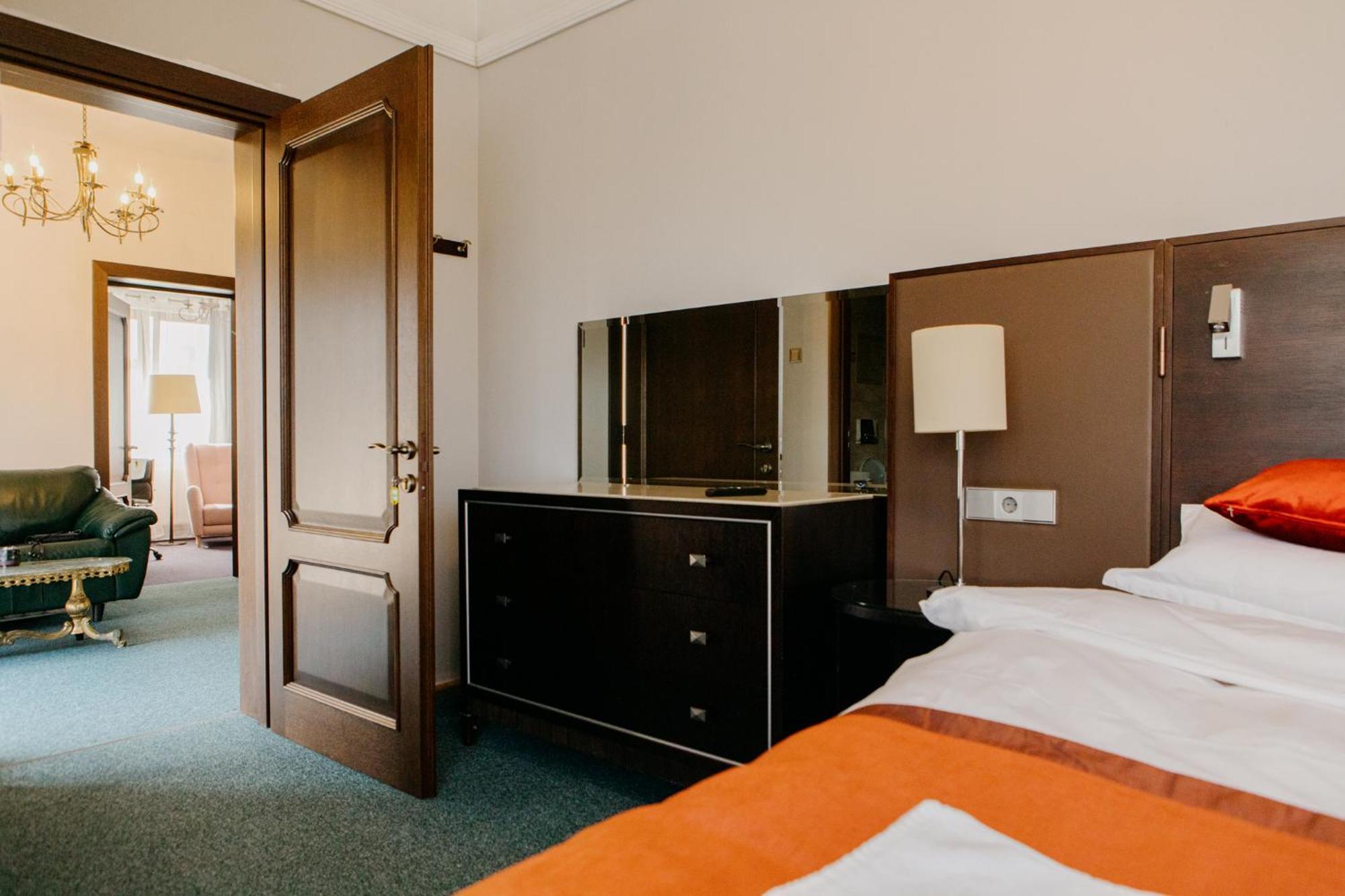 Excelsior Inn Турда Екстер'єр фото